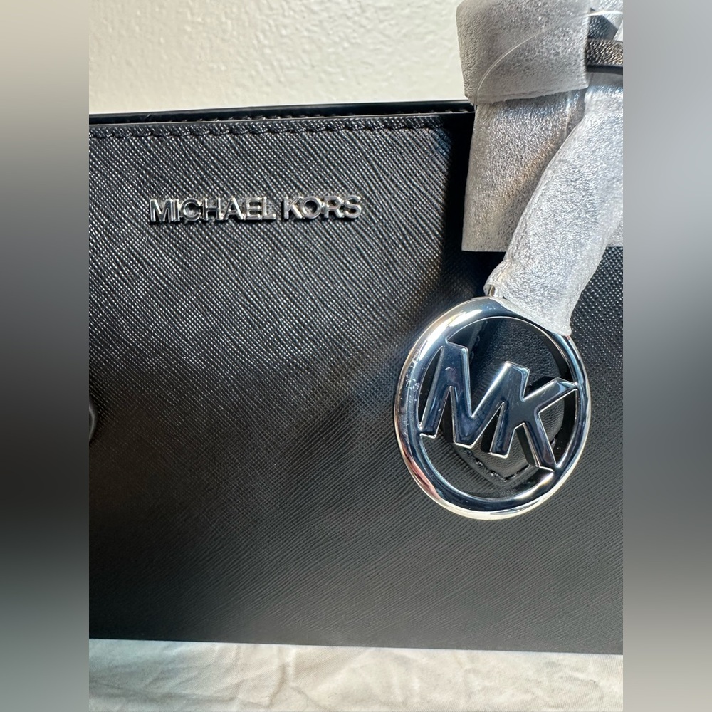 NWT Michael Kors Sheila Small Saffiano Vegan Leather Satchel in black - Picture 12 of 14